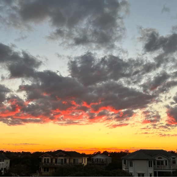 Meet your Posher, Elizabeth ♥️ - Picture 7 of 9